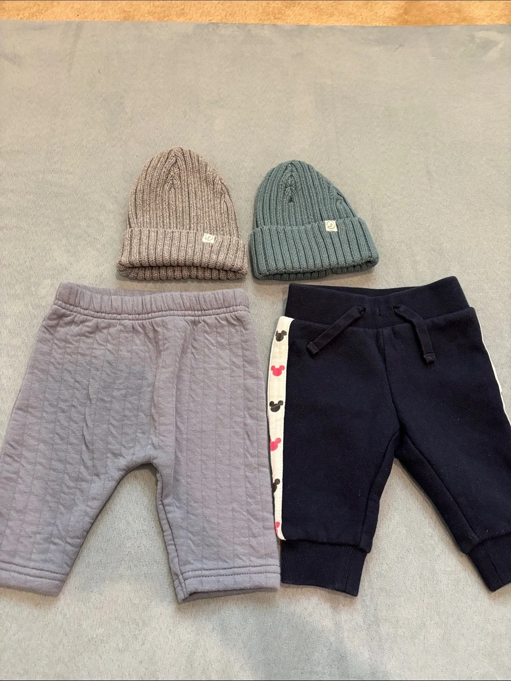 2 Pants + 2 Beanies 3 months